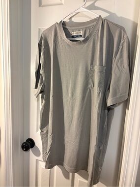 Magellan Outdoors Men's Short Sleeve Pocket Tee in Light Gray